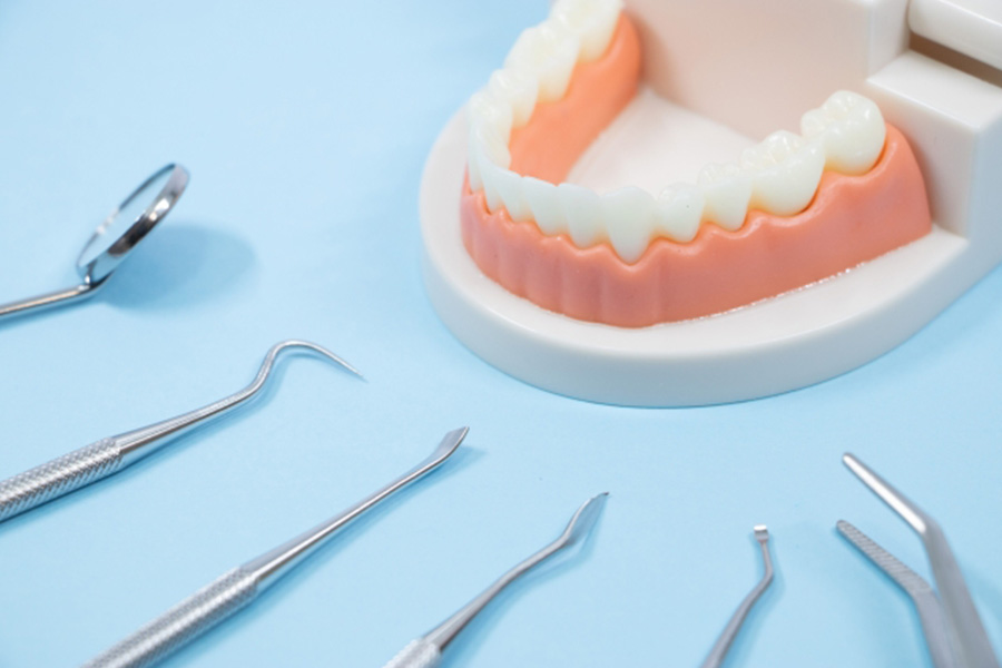 取り外しの「入れ歯」、固定式の「ブリッジ」。それぞれの仕組みと特徴